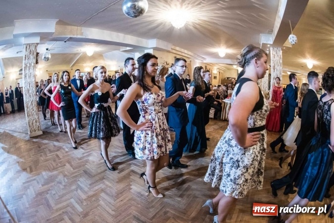 Zdjęcie w galerii na portalu naszraciborz.pl: Tak się bawi Ekonomik. To była niezapomniana studniówka wiadomości z regionu