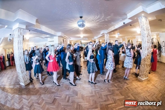 Zdjęcie w galerii na portalu naszraciborz.pl: Tak się bawi Ekonomik. To była niezapomniana studniówka wiadomości z regionu