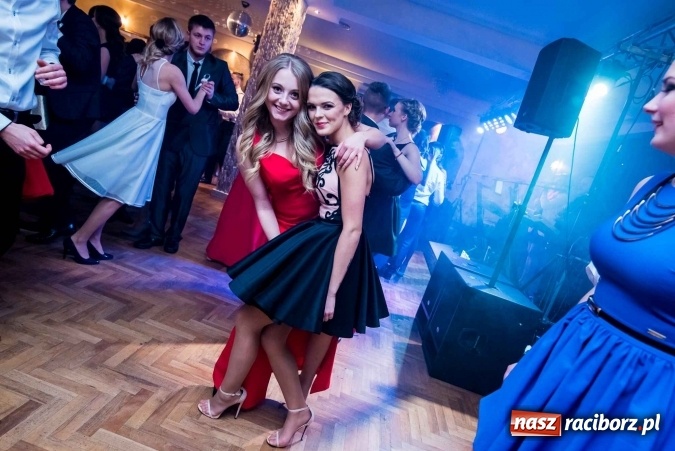 Zdjęcie w galerii na portalu naszraciborz.pl: Tak się bawi Ekonomik. To była niezapomniana studniówka wiadomości z regionu