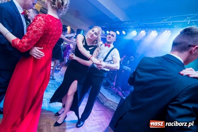 Zdjęcie w galerii na portalu naszraciborz.pl: Tak się bawi Ekonomik. To była niezapomniana studniówka wiadomości z regionu