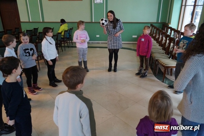 Zdjęcie w galerii na portalu naszraciborz.pl: O poznaniu samego siebie na Uniwersytecie Dziecięcym w Raciborzu wiadomości z regionu