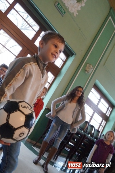 Zdjęcie w galerii na portalu naszraciborz.pl: O poznaniu samego siebie na Uniwersytecie Dziecięcym w Raciborzu wiadomości z regionu