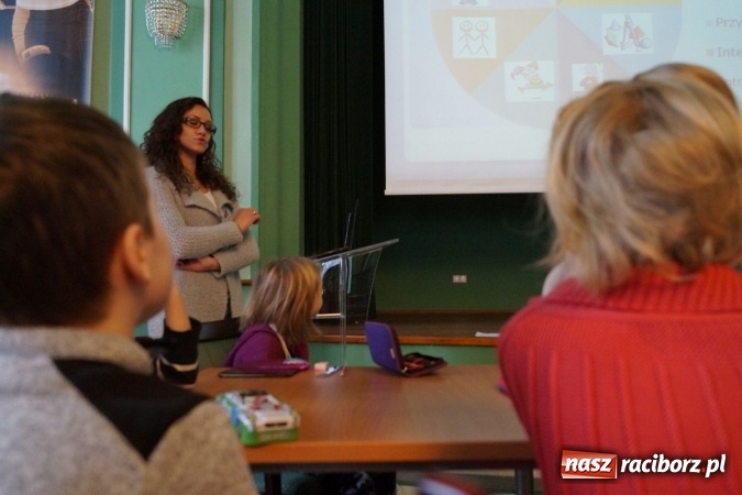 Zdjęcie w galerii na portalu naszraciborz.pl: O poznaniu samego siebie na Uniwersytecie Dziecięcym w Raciborzu wiadomości z regionu