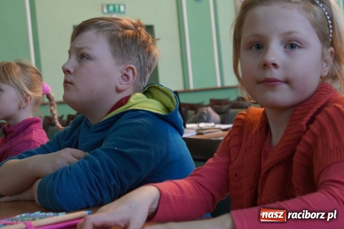 Zdjęcie w galerii na portalu naszraciborz.pl: O poznaniu samego siebie na Uniwersytecie Dziecięcym w Raciborzu wiadomości z regionu