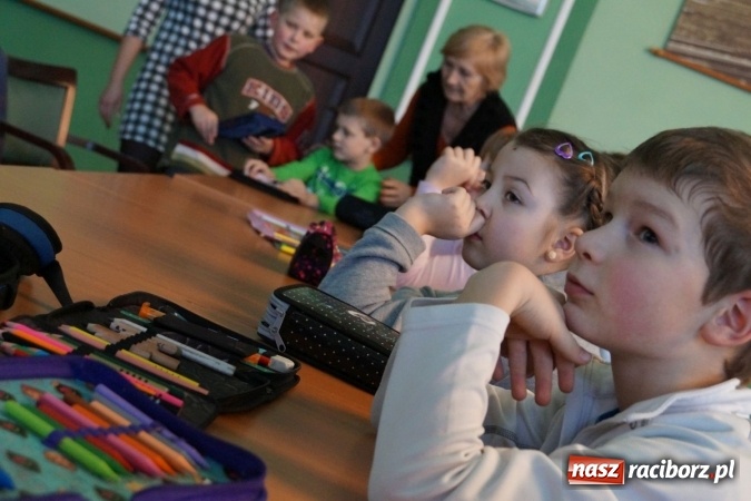 Zdjęcie w galerii na portalu naszraciborz.pl: O poznaniu samego siebie na Uniwersytecie Dziecięcym w Raciborzu wiadomości z regionu