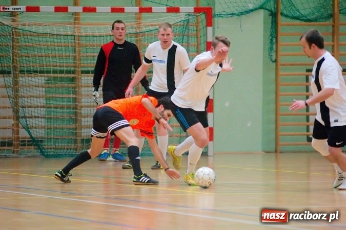 Zdjęcie w galerii na portalu naszraciborz.pl: II liga: Starcia outsiderów w HLPN. Kolejny remis Pata Cabra Team. Nieudana pogoń Covebo wiadomości z regionu
