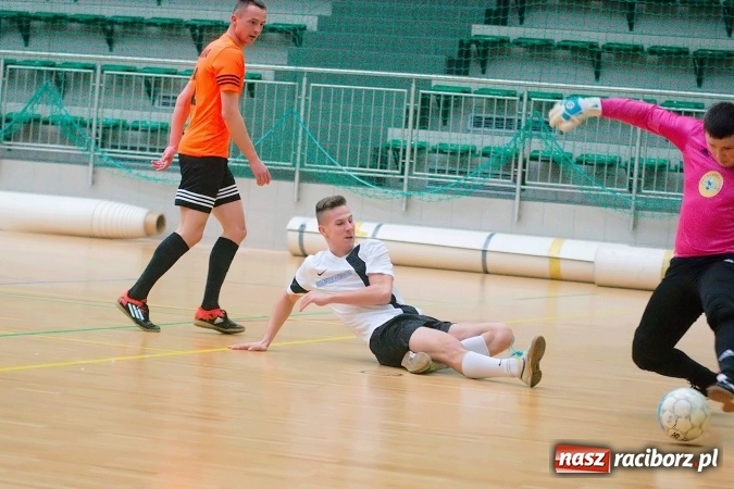 Zdjęcie w galerii na portalu naszraciborz.pl: II liga: Starcia outsiderów w HLPN. Kolejny remis Pata Cabra Team. Nieudana pogoń Covebo wiadomości z regionu