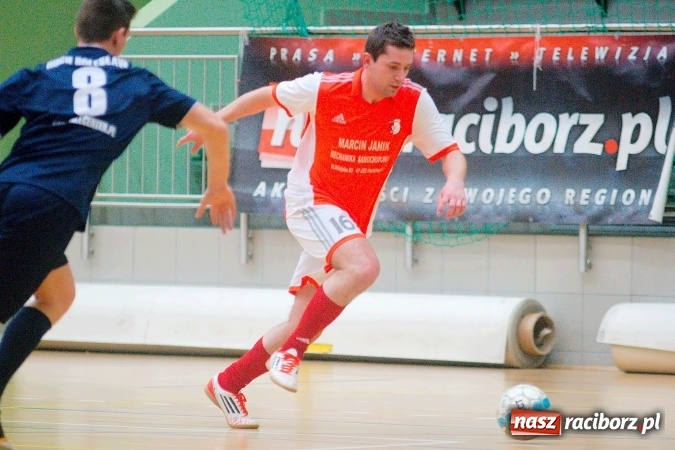 Zdjęcie w galerii na portalu naszraciborz.pl: II liga: Starcia outsiderów w HLPN. Kolejny remis Pata Cabra Team. Nieudana pogoń Covebo wiadomości z regionu