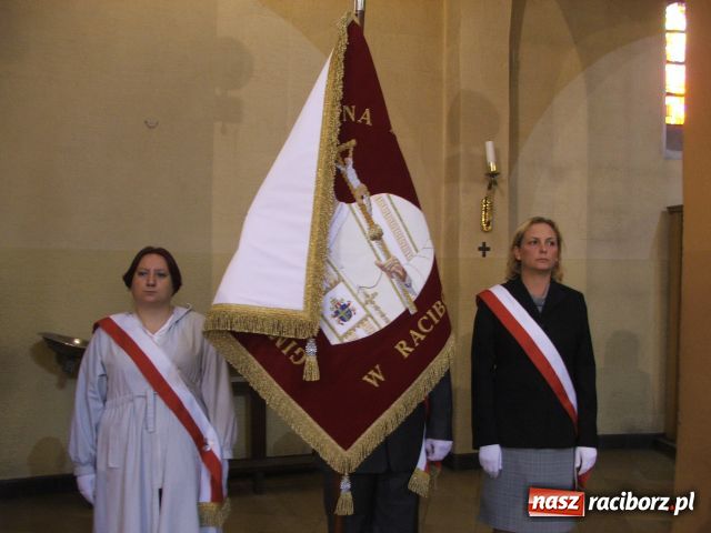 Zdjęcie w galerii na portalu naszraciborz.pl: Dzień Papieski: Sztandar zobowiązuje… wiadomości z regionu
