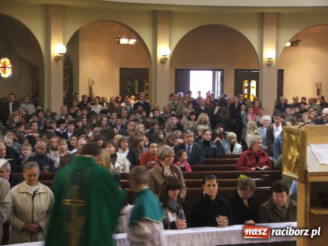 Zdjęcie w galerii na portalu naszraciborz.pl: Dzień Papieski: Sztandar zobowiązuje… wiadomości z regionu