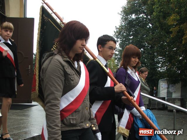 Zdjęcie w galerii na portalu naszraciborz.pl: Dzień Papieski: Sztandar zobowiązuje… wiadomości z regionu