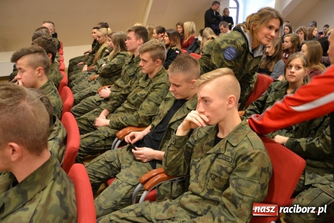 Zdjęcie w galerii na portalu naszraciborz.pl: Za Polskę życiem i zdrowiem ryzykowano nie tylko dawno temu. Współcześni bohaterowie są wśród nas - II edycja za nami  wiadomości z regionu