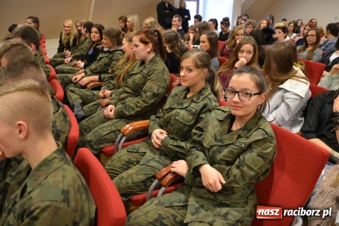 Zdjęcie w galerii na portalu naszraciborz.pl: Za Polskę życiem i zdrowiem ryzykowano nie tylko dawno temu. Współcześni bohaterowie są wśród nas - II edycja za nami  wiadomości z regionu