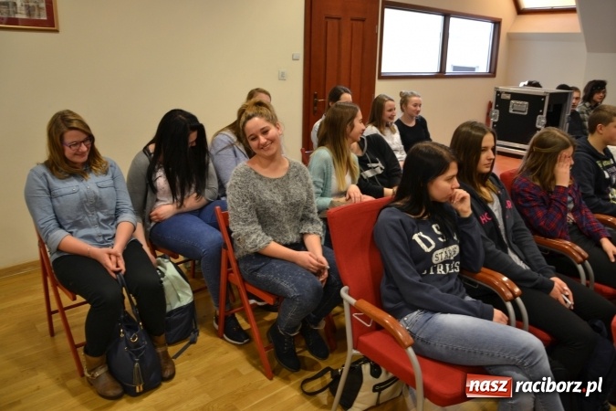 Zdjęcie w galerii na portalu naszraciborz.pl: Za Polskę życiem i zdrowiem ryzykowano nie tylko dawno temu. Współcześni bohaterowie są wśród nas - II edycja za nami  wiadomości z regionu