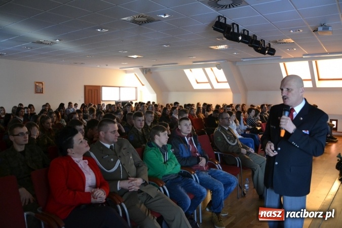 Zdjęcie w galerii na portalu naszraciborz.pl: Za Polskę życiem i zdrowiem ryzykowano nie tylko dawno temu. Współcześni bohaterowie są wśród nas - II edycja za nami  wiadomości z regionu