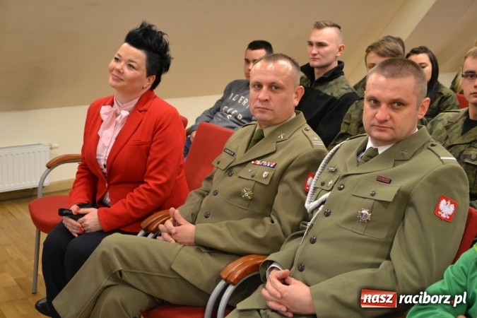 Zdjęcie w galerii na portalu naszraciborz.pl: Za Polskę życiem i zdrowiem ryzykowano nie tylko dawno temu. Współcześni bohaterowie są wśród nas - II edycja za nami  wiadomości z regionu