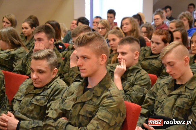 Zdjęcie w galerii na portalu naszraciborz.pl: Za Polskę życiem i zdrowiem ryzykowano nie tylko dawno temu. Współcześni bohaterowie są wśród nas - II edycja za nami  wiadomości z regionu