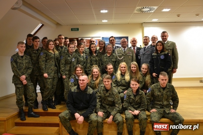 Zdjęcie w galerii na portalu naszraciborz.pl: Za Polskę życiem i zdrowiem ryzykowano nie tylko dawno temu. Współcześni bohaterowie są wśród nas - II edycja za nami  wiadomości z regionu