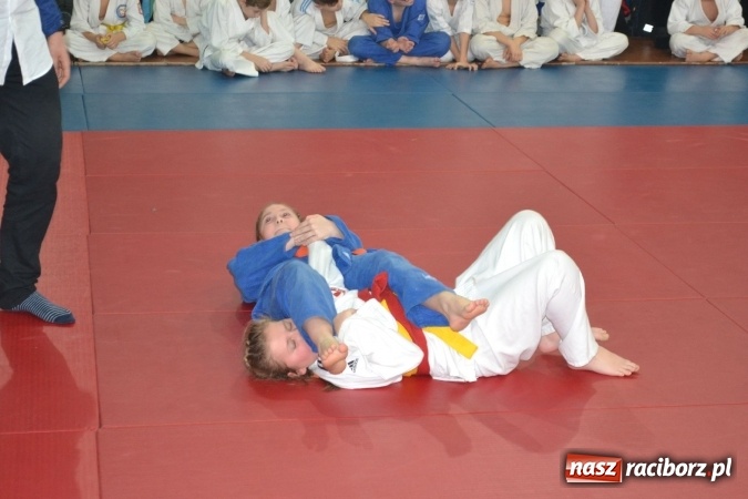 Zdjęcie w galerii na portalu naszraciborz.pl: Raciborzanie z sukcesami walczyli na mysłowickich matach wiadomości z regionu