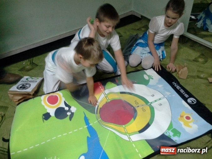 Zdjęcie w galerii na portalu naszraciborz.pl: Drugie miejsce dla Szkoły Podstawowej nr 4 w Radlińskich Betlejkach  wiadomości z regionu