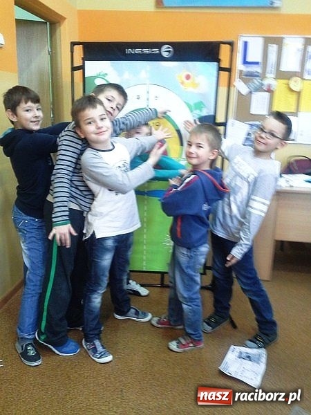 Zdjęcie w galerii na portalu naszraciborz.pl: Drugie miejsce dla Szkoły Podstawowej nr 4 w Radlińskich Betlejkach  wiadomości z regionu