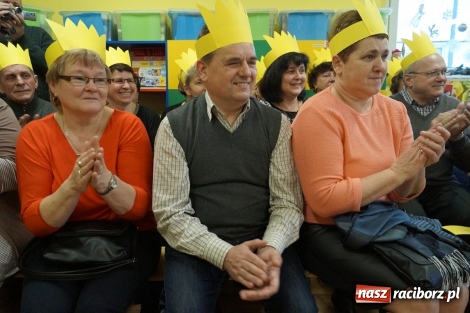 Zdjęcie w galerii na portalu naszraciborz.pl: Babcie królowe i dziadkowie królowie w Przedszkolu w Nędzy  wiadomości z regionu
