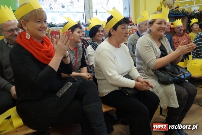 Zdjęcie w galerii na portalu naszraciborz.pl: Babcie królowe i dziadkowie królowie w Przedszkolu w Nędzy  wiadomości z regionu