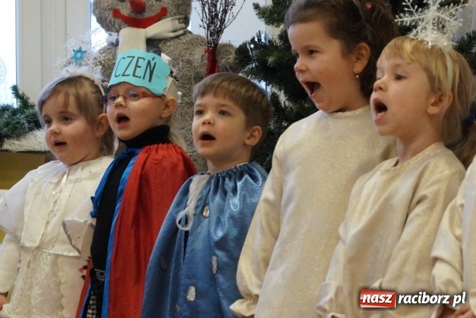 Zdjęcie w galerii na portalu naszraciborz.pl: Babcie królowe i dziadkowie królowie w Przedszkolu w Nędzy  wiadomości z regionu