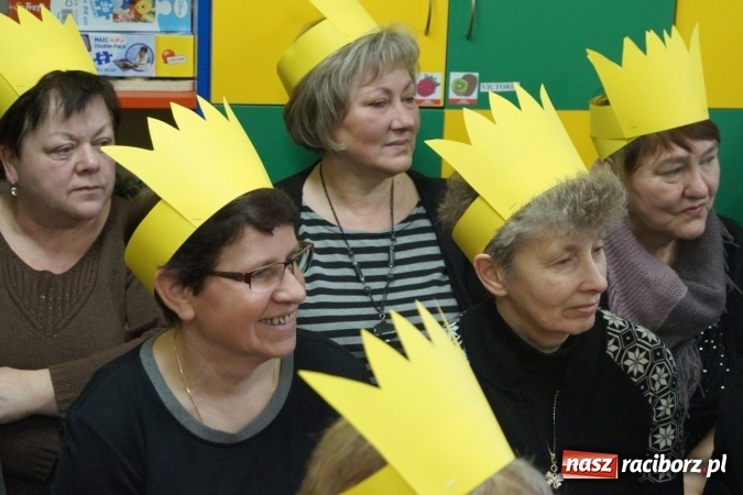 Zdjęcie w galerii na portalu naszraciborz.pl: Babcie królowe i dziadkowie królowie w Przedszkolu w Nędzy  wiadomości z regionu
