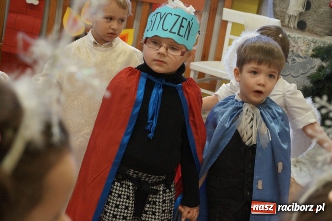 Zdjęcie w galerii na portalu naszraciborz.pl: Babcie królowe i dziadkowie królowie w Przedszkolu w Nędzy  wiadomości z regionu