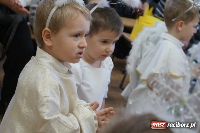 Zdjęcie w galerii na portalu naszraciborz.pl: Babcie królowe i dziadkowie królowie w Przedszkolu w Nędzy  wiadomości z regionu