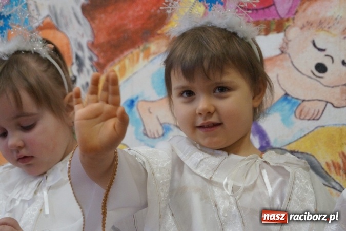Zdjęcie w galerii na portalu naszraciborz.pl: Babcie królowe i dziadkowie królowie w Przedszkolu w Nędzy  wiadomości z regionu