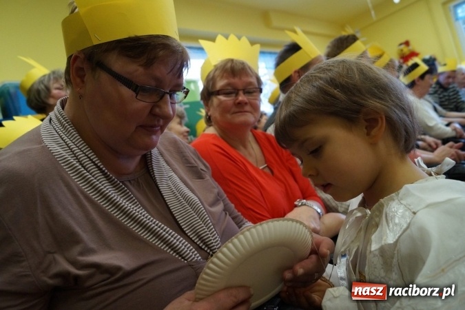 Zdjęcie w galerii na portalu naszraciborz.pl: Babcie królowe i dziadkowie królowie w Przedszkolu w Nędzy  wiadomości z regionu