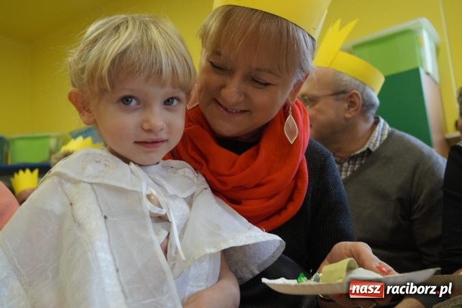 Zdjęcie w galerii na portalu naszraciborz.pl: Babcie królowe i dziadkowie królowie w Przedszkolu w Nędzy  wiadomości z regionu