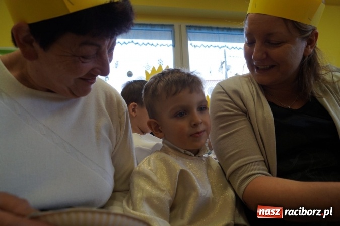 Zdjęcie w galerii na portalu naszraciborz.pl: Babcie królowe i dziadkowie królowie w Przedszkolu w Nędzy  wiadomości z regionu
