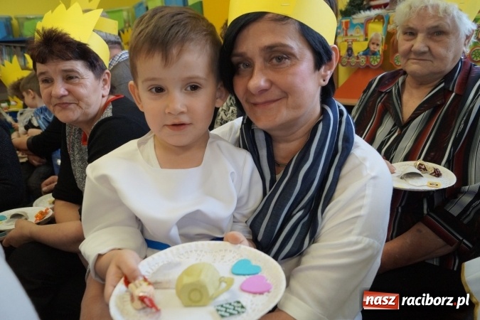 Zdjęcie w galerii na portalu naszraciborz.pl: Babcie królowe i dziadkowie królowie w Przedszkolu w Nędzy  wiadomości z regionu