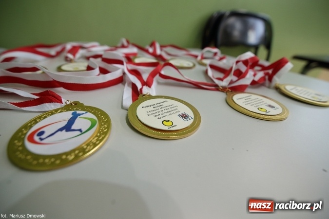 Zdjęcie w galerii na portalu naszraciborz.pl: Otwarte Mistrzostwa Raciborza w Halowej Piłce Nożnej Chłopców Szkół Gimnazjalnych w Arenie Rafako odbyły się po raz drugi wiadomości z regionu