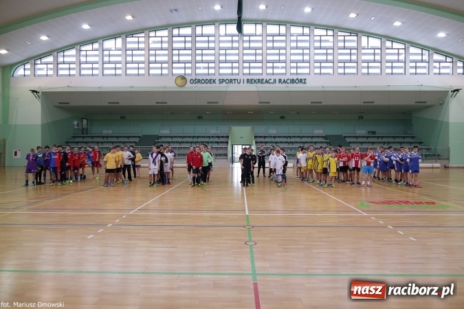 Zdjęcie w galerii na portalu naszraciborz.pl: Otwarte Mistrzostwa Raciborza w Halowej Piłce Nożnej Chłopców Szkół Gimnazjalnych w Arenie Rafako odbyły się po raz drugi wiadomości z regionu