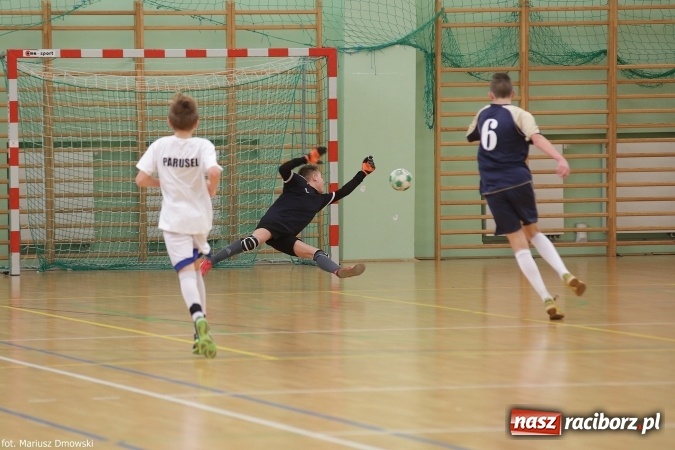 Zdjęcie w galerii na portalu naszraciborz.pl: Otwarte Mistrzostwa Raciborza w Halowej Piłce Nożnej Chłopców Szkół Gimnazjalnych w Arenie Rafako odbyły się po raz drugi wiadomości z regionu