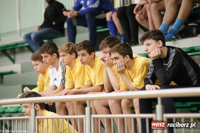 Zdjęcie w galerii na portalu naszraciborz.pl: Otwarte Mistrzostwa Raciborza w Halowej Piłce Nożnej Chłopców Szkół Gimnazjalnych w Arenie Rafako odbyły się po raz drugi wiadomości z regionu