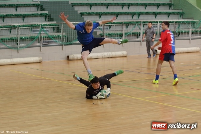 Zdjęcie w galerii na portalu naszraciborz.pl: Otwarte Mistrzostwa Raciborza w Halowej Piłce Nożnej Chłopców Szkół Gimnazjalnych w Arenie Rafako odbyły się po raz drugi wiadomości z regionu