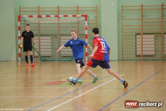 Zdjęcie w galerii na portalu naszraciborz.pl: Otwarte Mistrzostwa Raciborza w Halowej Piłce Nożnej Chłopców Szkół Gimnazjalnych w Arenie Rafako odbyły się po raz drugi wiadomości z regionu