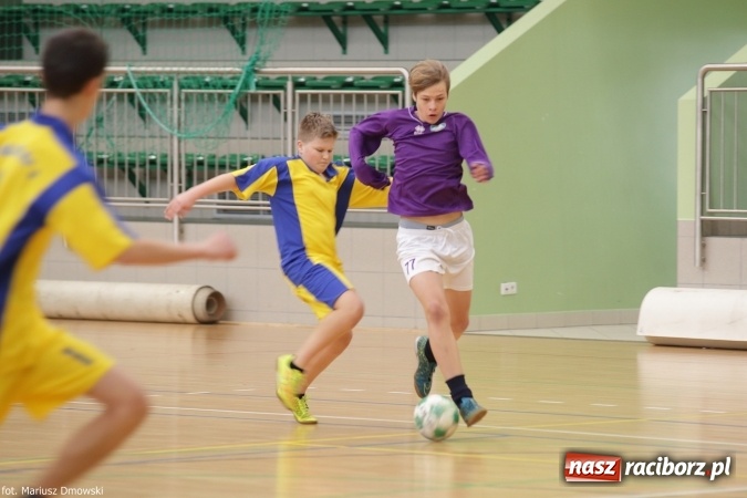 Zdjęcie w galerii na portalu naszraciborz.pl: Otwarte Mistrzostwa Raciborza w Halowej Piłce Nożnej Chłopców Szkół Gimnazjalnych w Arenie Rafako odbyły się po raz drugi wiadomości z regionu