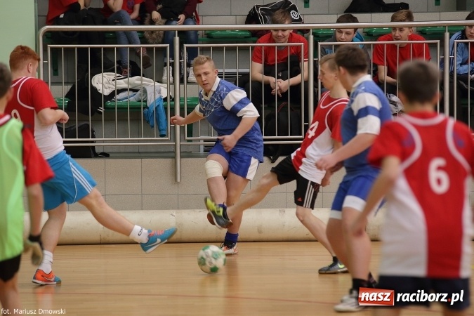 Zdjęcie w galerii na portalu naszraciborz.pl: Otwarte Mistrzostwa Raciborza w Halowej Piłce Nożnej Chłopców Szkół Gimnazjalnych w Arenie Rafako odbyły się po raz drugi wiadomości z regionu