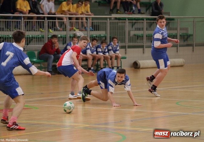 Zdjęcie w galerii na portalu naszraciborz.pl: Otwarte Mistrzostwa Raciborza w Halowej Piłce Nożnej Chłopców Szkół Gimnazjalnych w Arenie Rafako odbyły się po raz drugi wiadomości z regionu