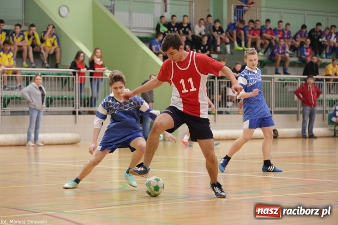 Zdjęcie w galerii na portalu naszraciborz.pl: Otwarte Mistrzostwa Raciborza w Halowej Piłce Nożnej Chłopców Szkół Gimnazjalnych w Arenie Rafako odbyły się po raz drugi wiadomości z regionu