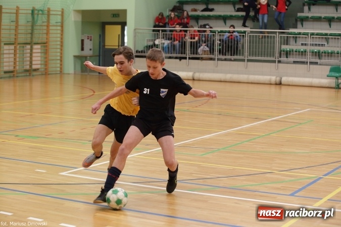 Zdjęcie w galerii na portalu naszraciborz.pl: Otwarte Mistrzostwa Raciborza w Halowej Piłce Nożnej Chłopców Szkół Gimnazjalnych w Arenie Rafako odbyły się po raz drugi wiadomości z regionu