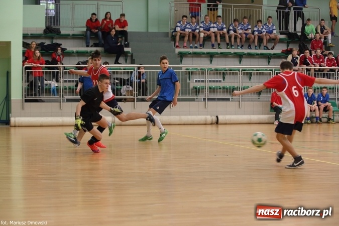 Zdjęcie w galerii na portalu naszraciborz.pl: Otwarte Mistrzostwa Raciborza w Halowej Piłce Nożnej Chłopców Szkół Gimnazjalnych w Arenie Rafako odbyły się po raz drugi wiadomości z regionu