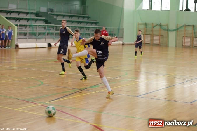 Zdjęcie w galerii na portalu naszraciborz.pl: Otwarte Mistrzostwa Raciborza w Halowej Piłce Nożnej Chłopców Szkół Gimnazjalnych w Arenie Rafako odbyły się po raz drugi wiadomości z regionu