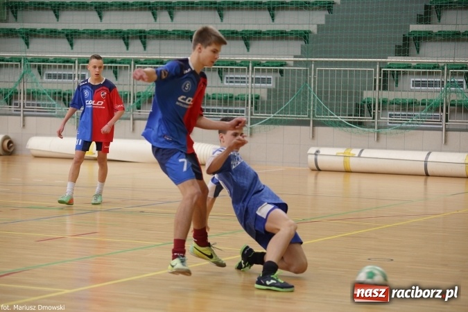 Zdjęcie w galerii na portalu naszraciborz.pl: Otwarte Mistrzostwa Raciborza w Halowej Piłce Nożnej Chłopców Szkół Gimnazjalnych w Arenie Rafako odbyły się po raz drugi wiadomości z regionu